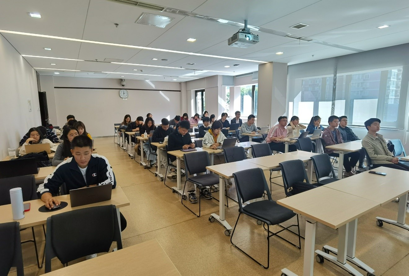 图为专题组织生活现场.jpg 图为专题组织生活现场.jpg